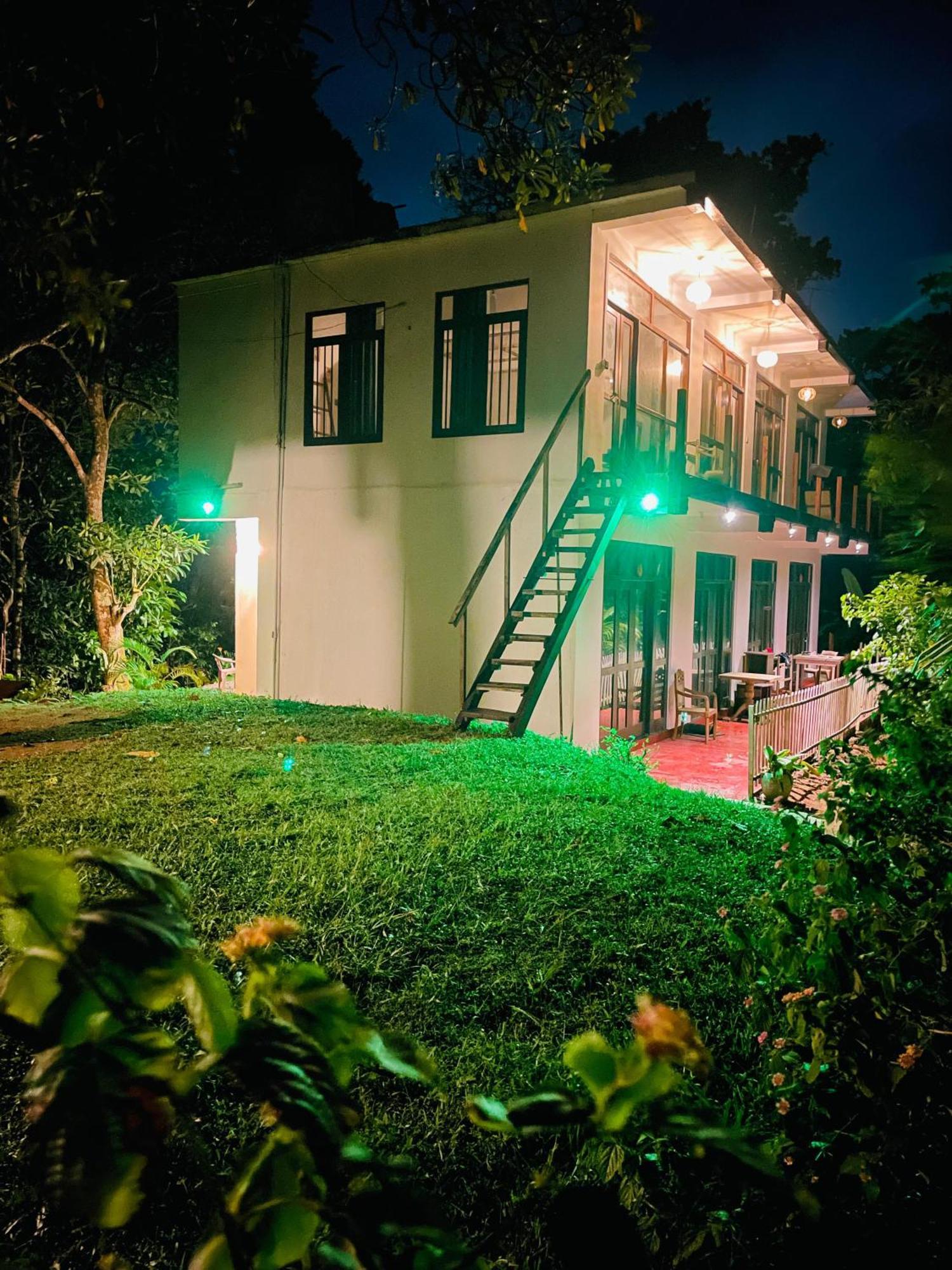 Sky Mountain Cafe With Seaview Bed & Breakfast Weligama Exterior photo