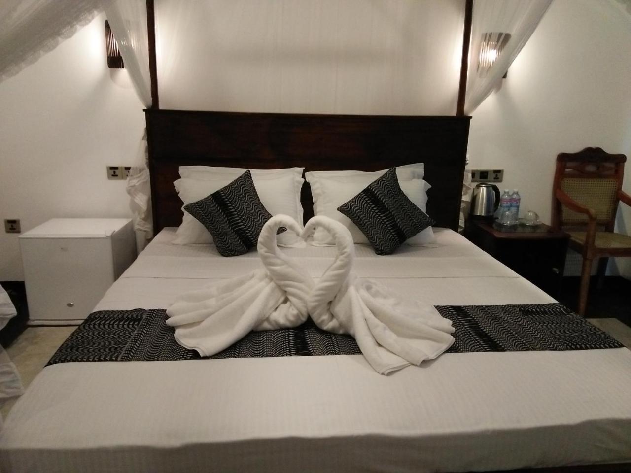 Sky Mountain Cafe With Seaview Bed & Breakfast Weligama Exterior photo