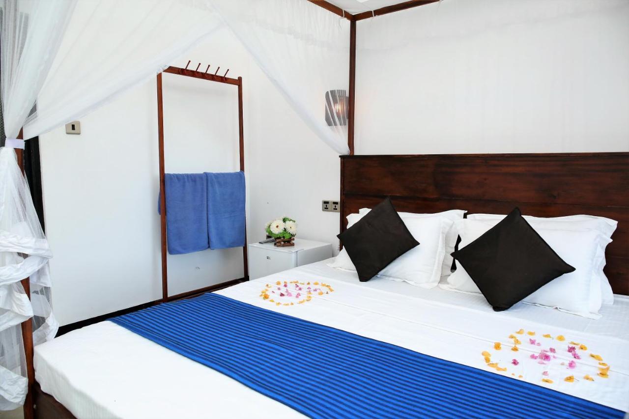 Sky Mountain Cafe With Seaview Bed & Breakfast Weligama Exterior photo