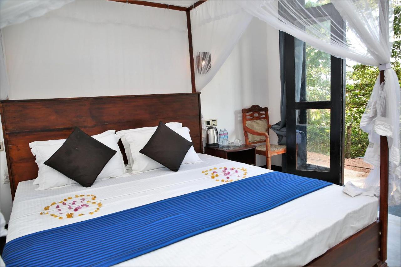 Sky Mountain Cafe With Seaview Bed & Breakfast Weligama Exterior photo