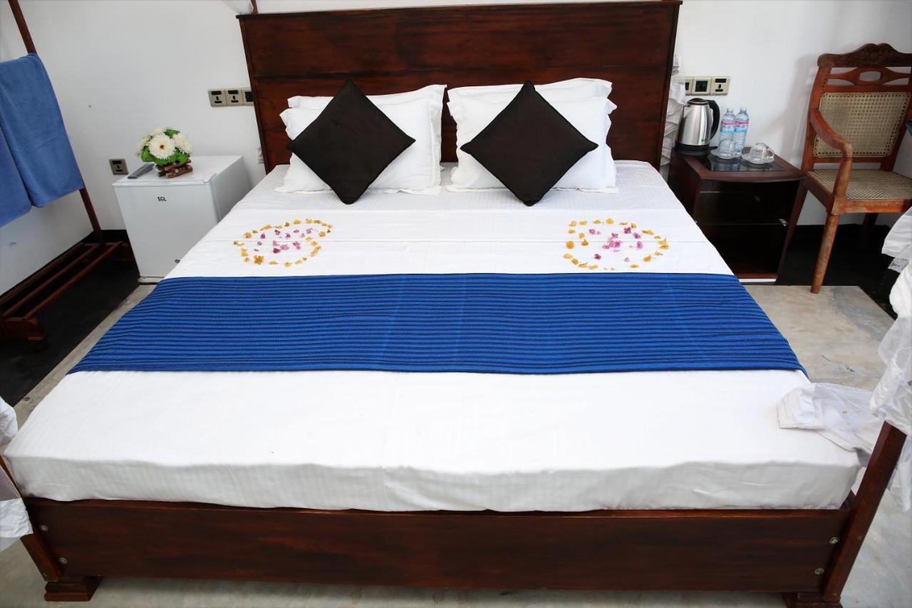 Sky Mountain Cafe With Seaview Bed & Breakfast Weligama Exterior photo
